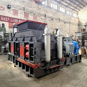 2PG1000x700中型液壓對輥破碎機發貨 發往新疆