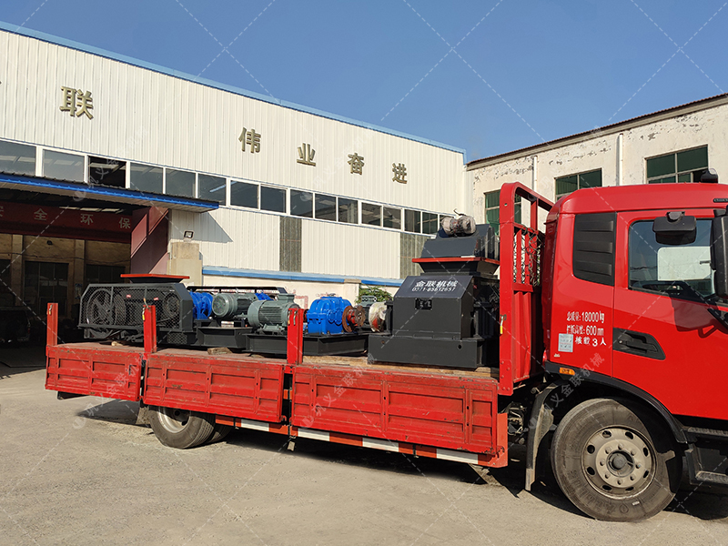 2PG610x400型組合對輥制砂機發(fā)貨